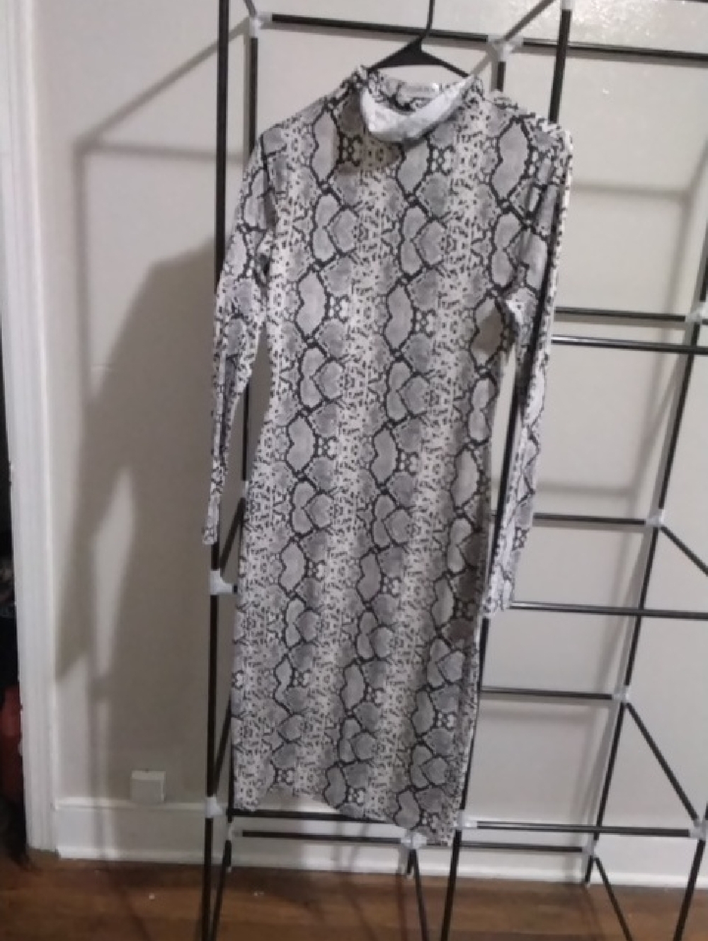 Turtleneck Snake-Print Long Sleeve Midi Dress - White/Black